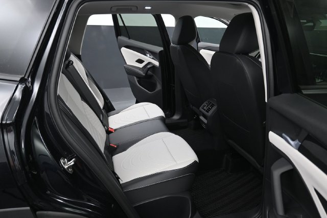 New 2026 Volkswagen Tiguan SE FWD image 13
