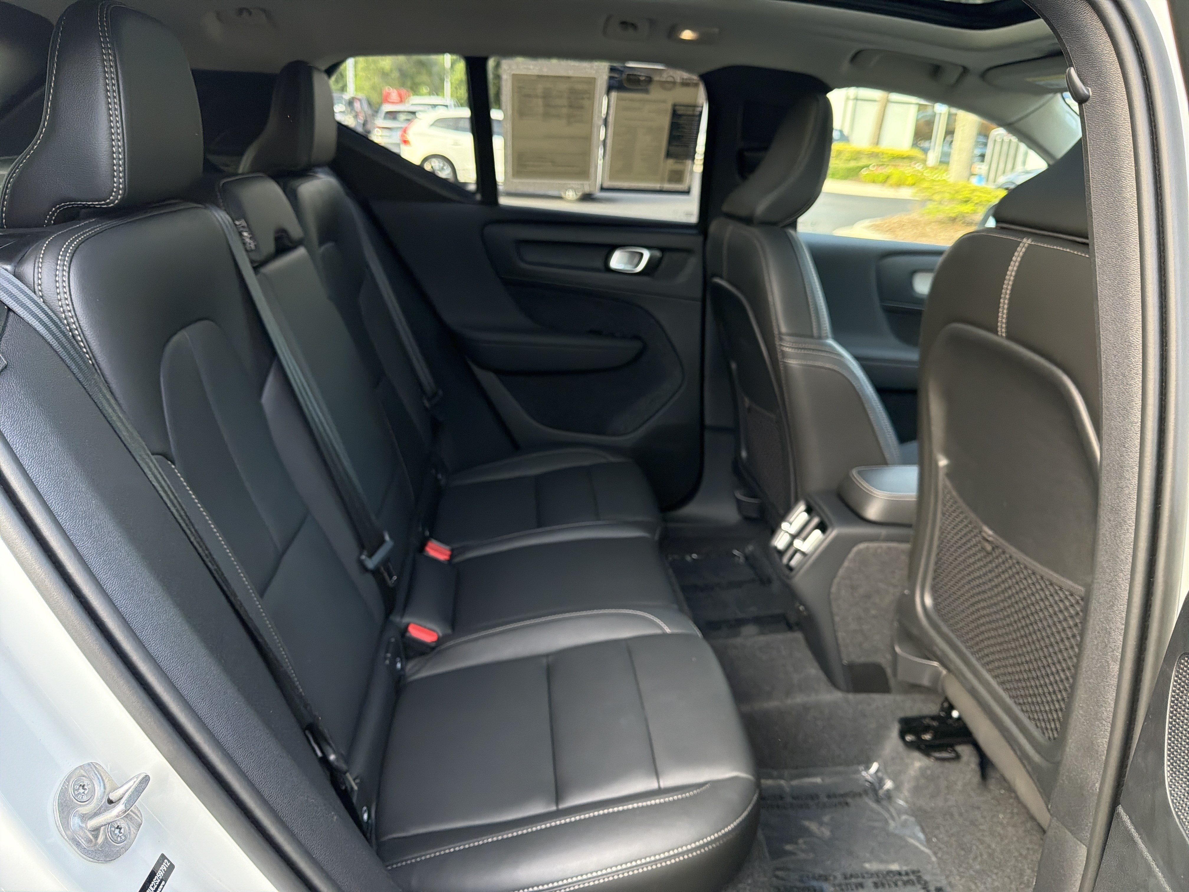 Certified 2025 Volvo XC40 B5 Plus AWD/4WD image 34