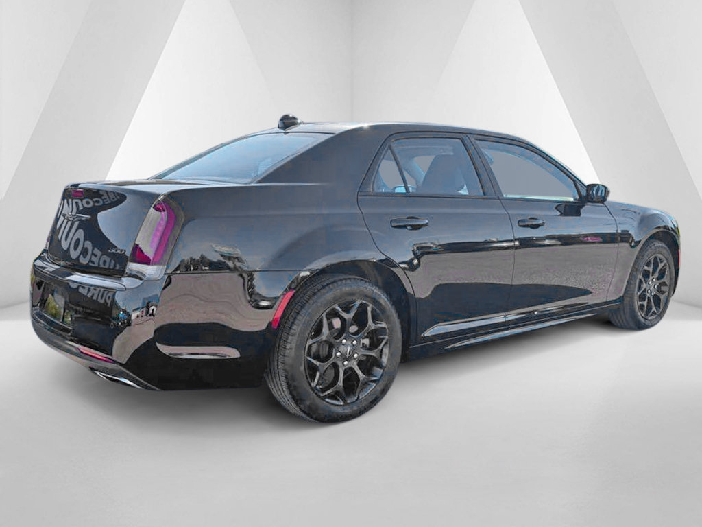 Used 2023 Chrysler 300 Touring L w/ Comfort Group AWD/4WD image 7