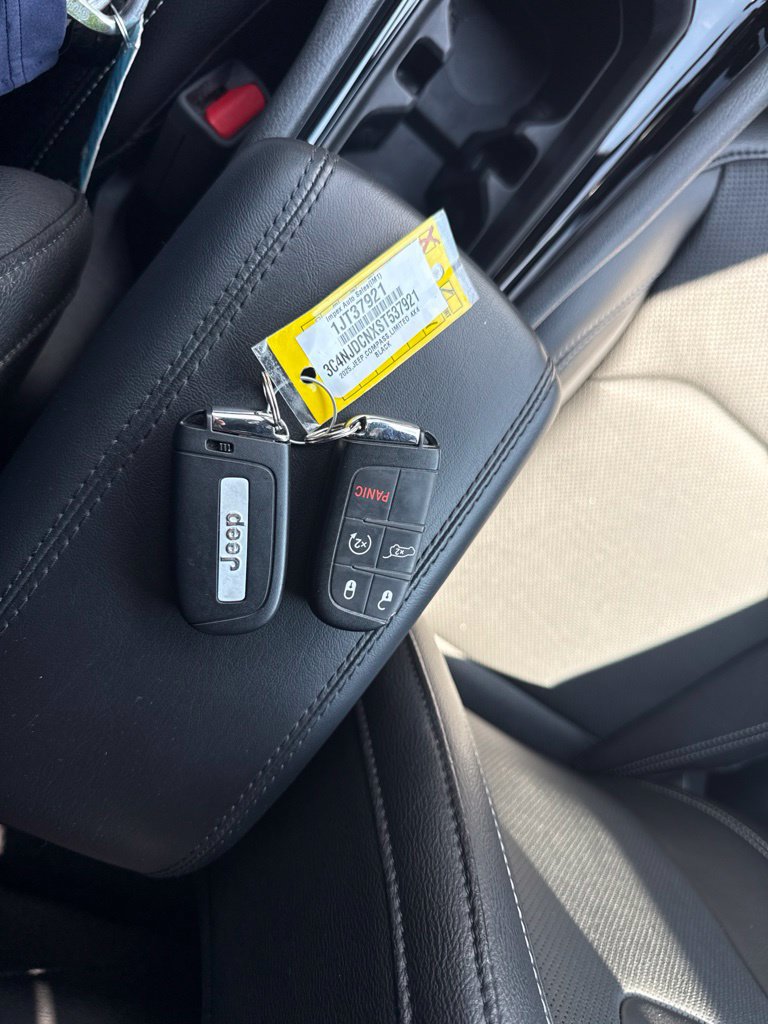 Used 2025 Jeep Compass Limited w/ Elite Group AWD/4WD image 5
