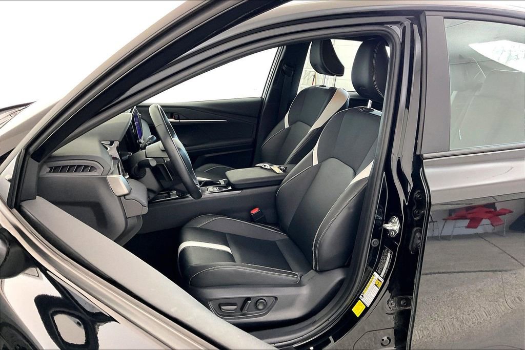 Used 2025 Toyota Camry SE image 34