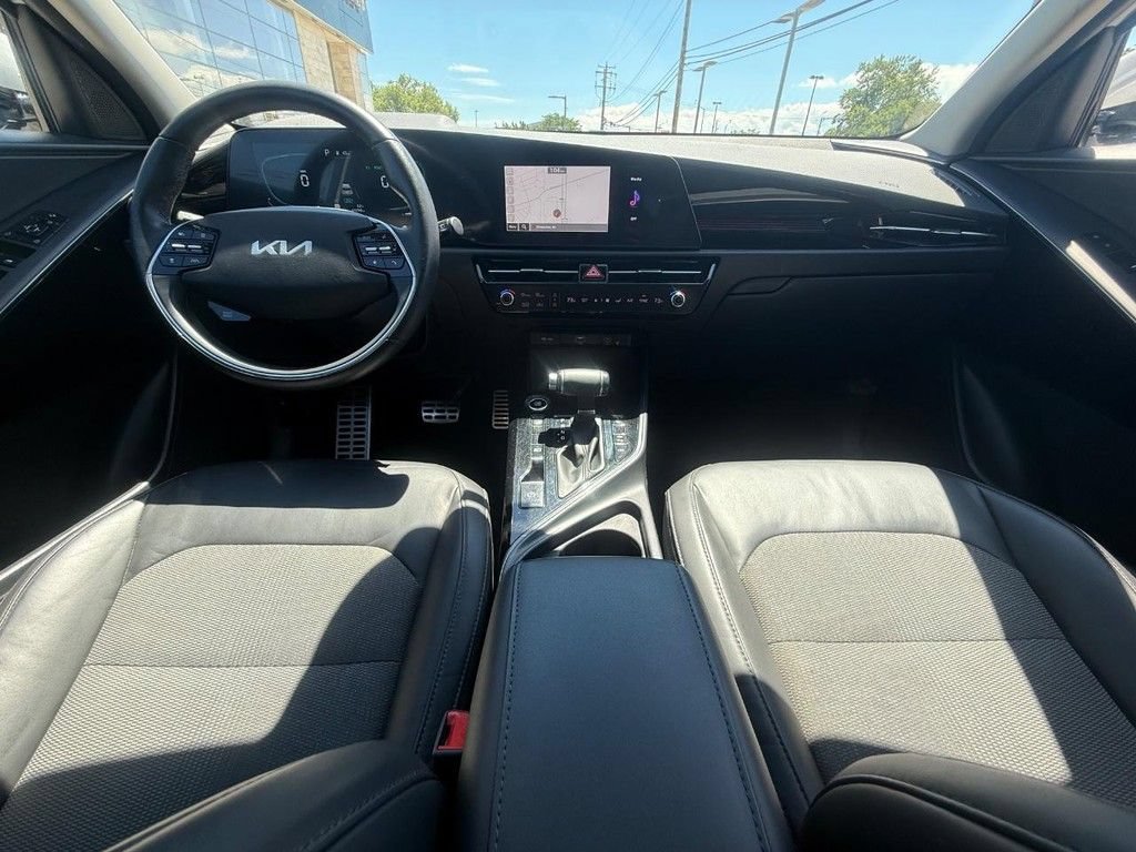 Used 2023 Kia Niro EX Touring FWD image 15