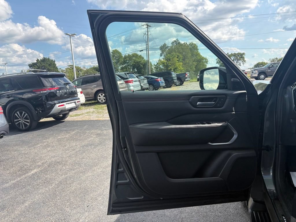 Used 2025 Nissan Armada Platinum RWD image 12