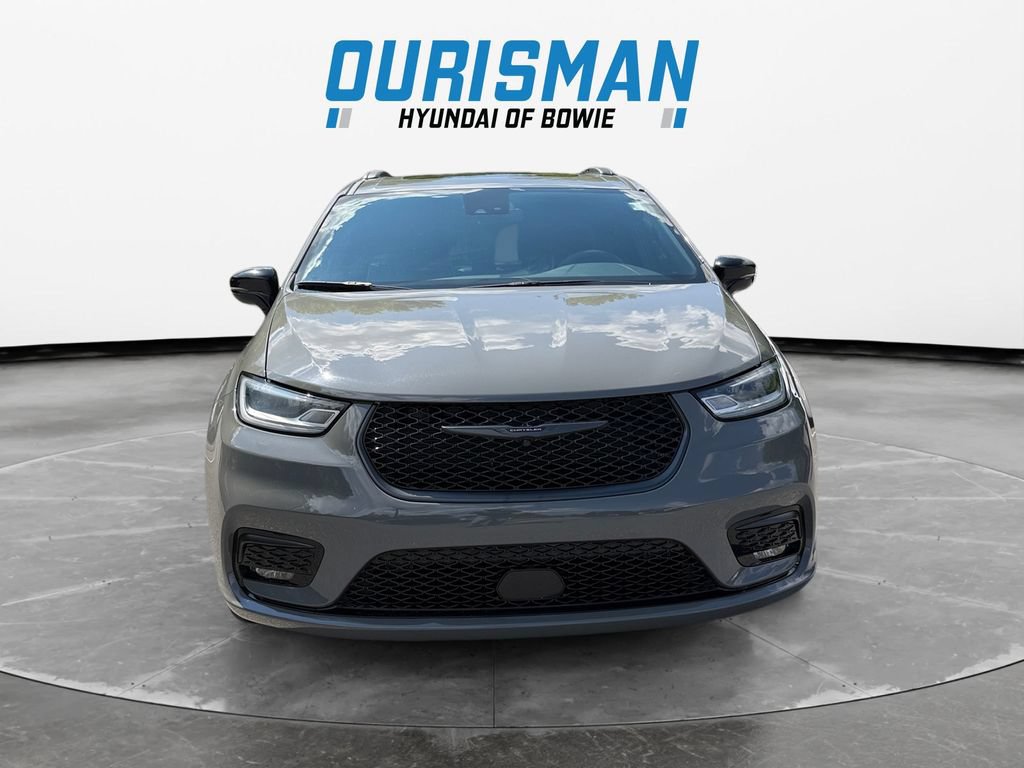 Used 2025 Chrysler Pacifica Limited FWD image 8