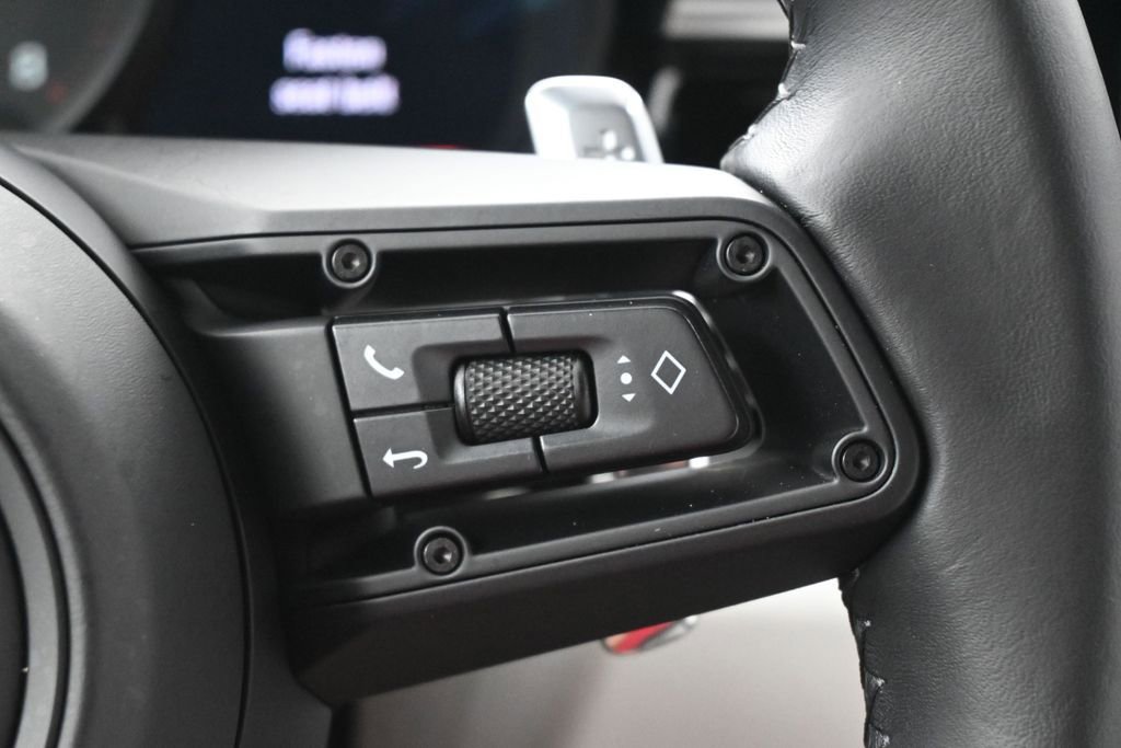 Certified 2024 Porsche Macan AWD/4WD image 21