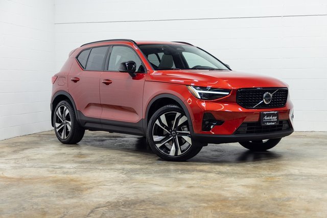 Used 2024 Volvo XC40 B5 Ultimate w/ Protection Package Premier image 4