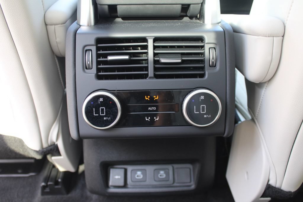 Certified 2025 Land Rover Discovery Dynamic SE AWD/4WD image 35