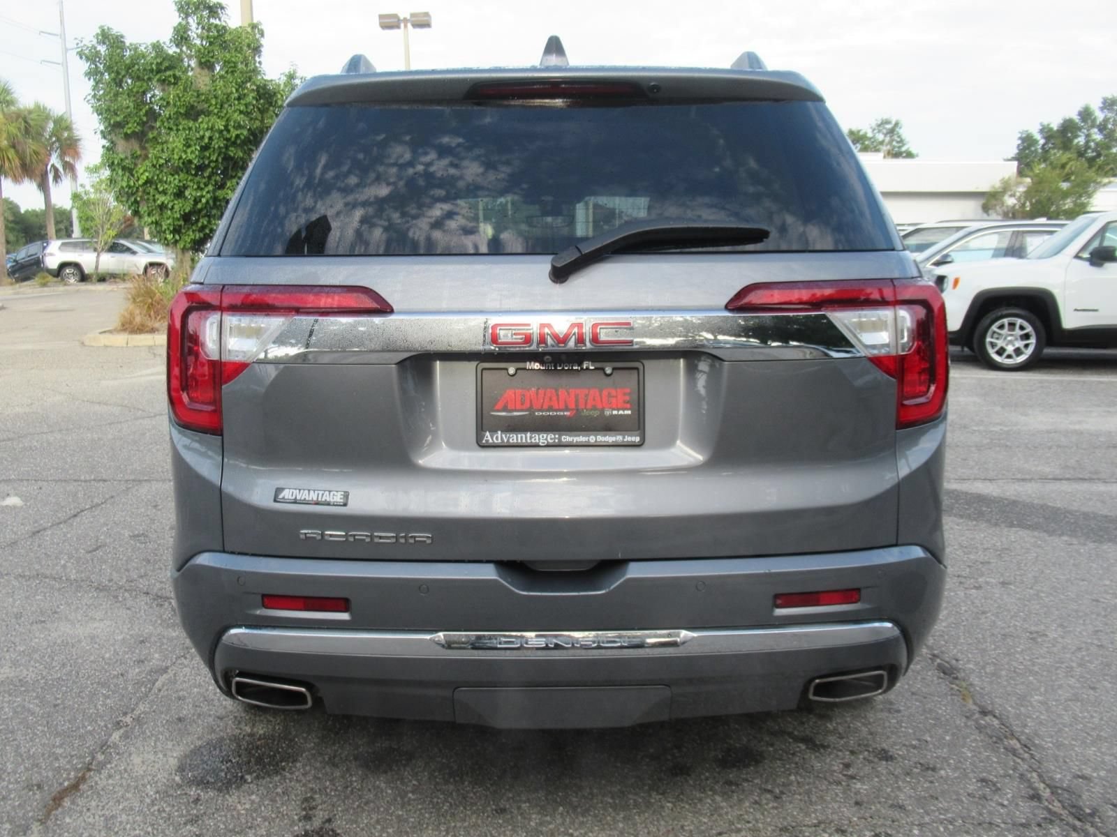 Used 2021 GMC Acadia Denali w/ Denali Technology Package FWD image 6
