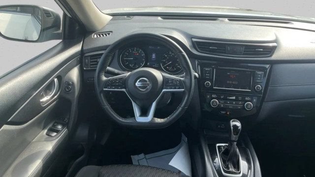 Used 2020 Nissan Rogue SV FWD image 13