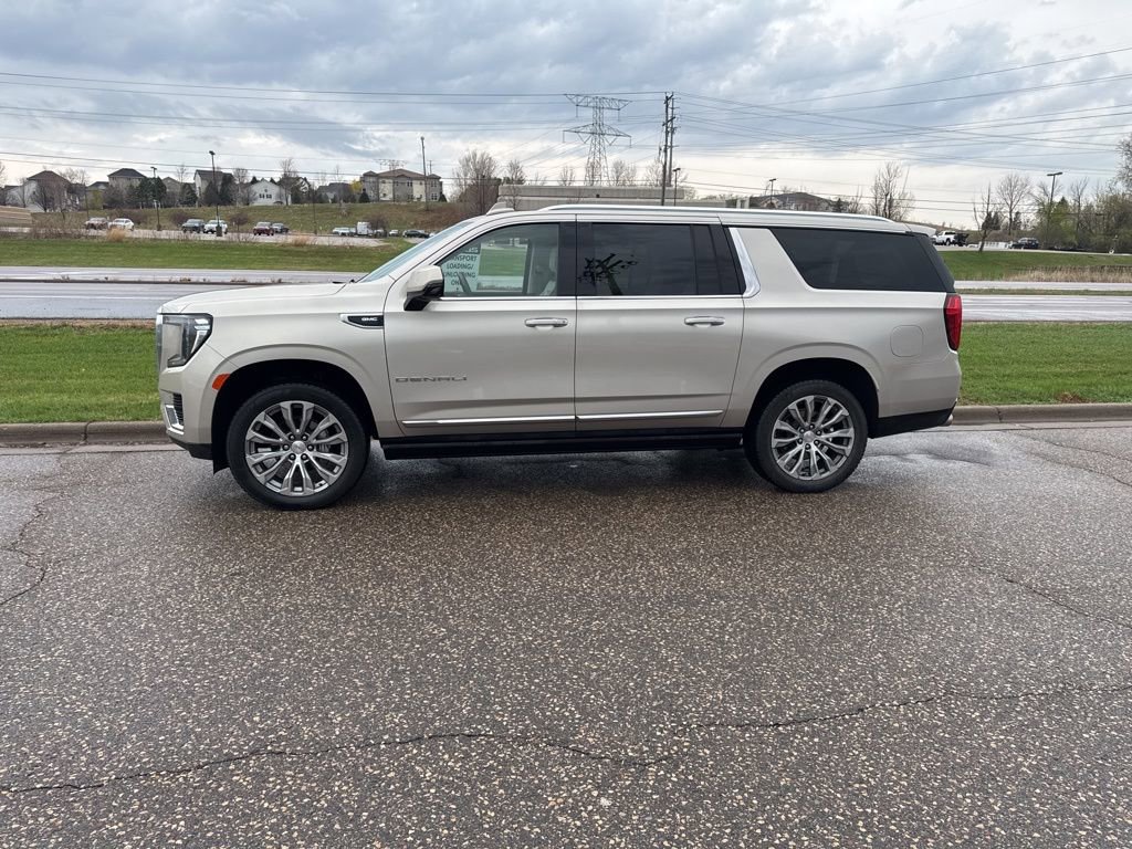 Used 2024 GMC Yukon XL Denali w/ Max Trailering Package image 4