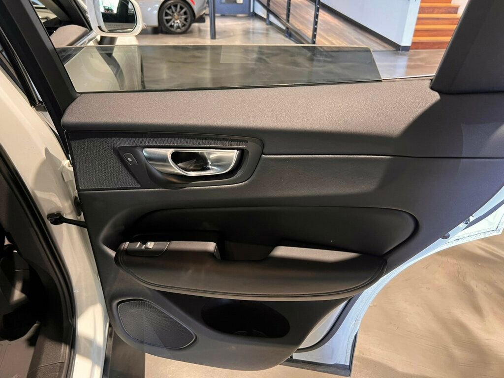 Used 2023 Volvo XC60 B5 Plus image 28