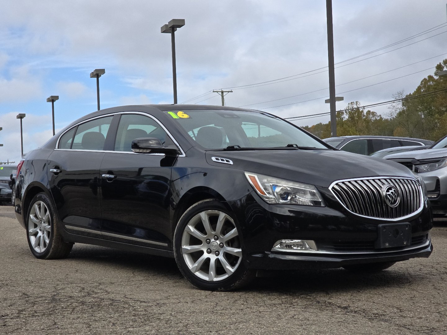 Used 2016 Buick LaCrosse Premium w/ Driver Confidence Package #1 FWD image 2