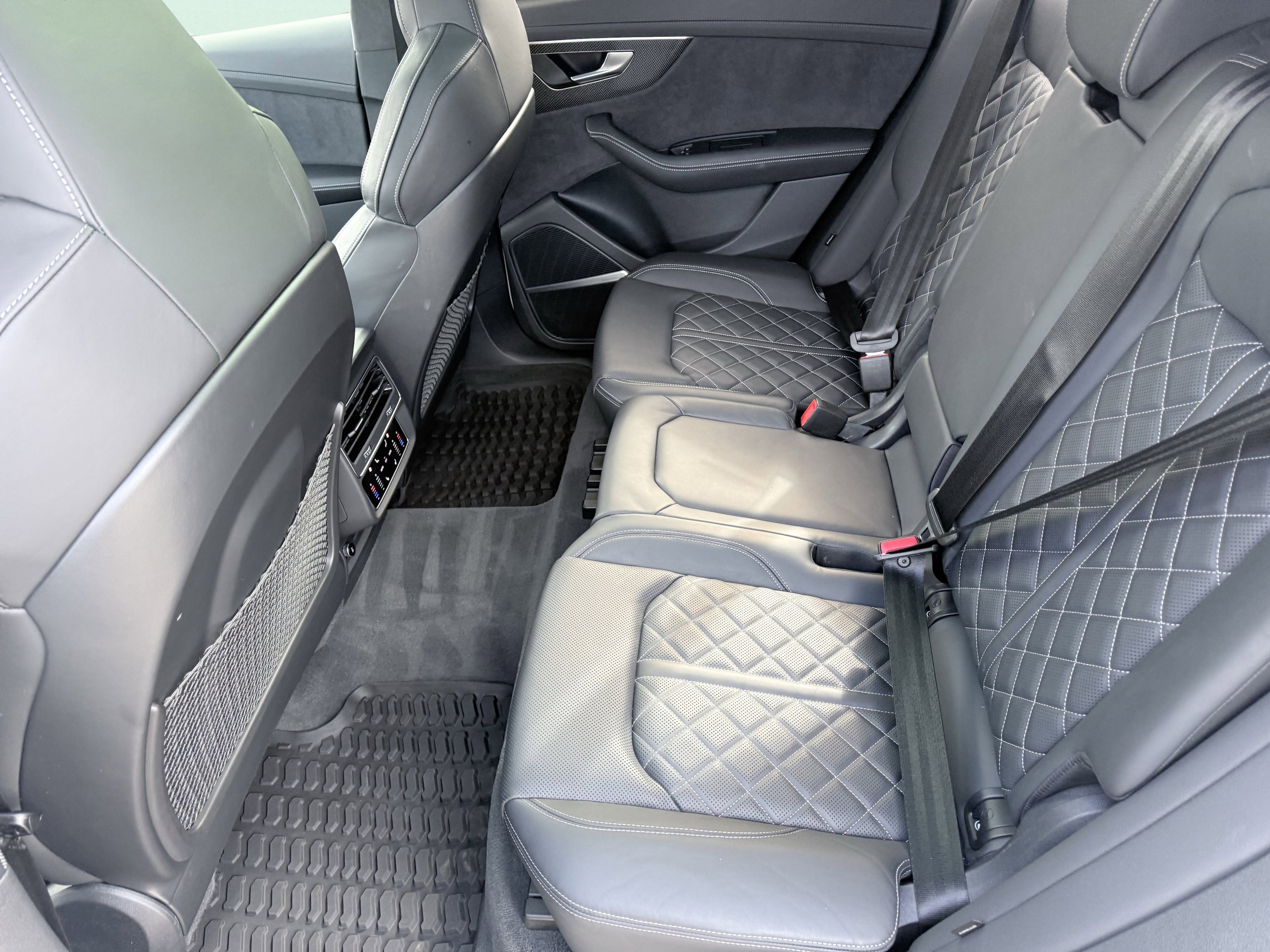 Used 2023 Audi SQ8 Prestige image 17