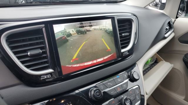 Certified 2024 Chrysler Pacifica Touring-L image 17