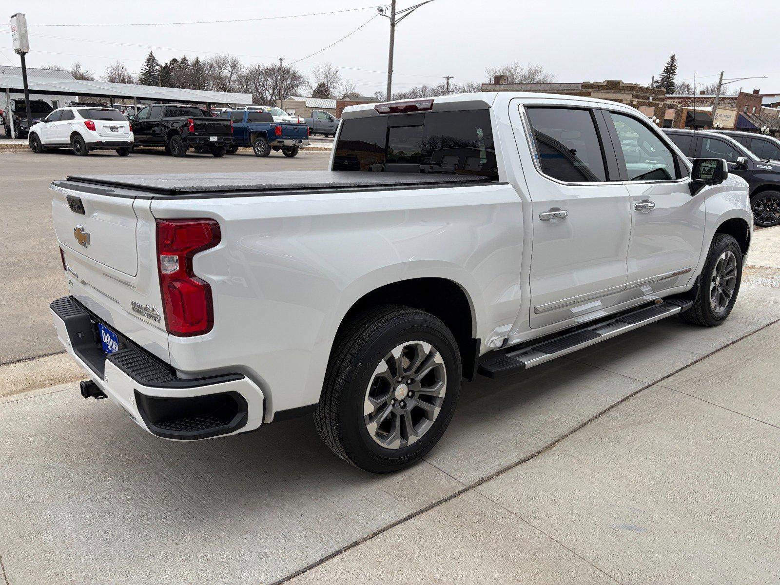 Used 2022 Chevrolet Silverado 1500 High Country w/ Z71 Off-Road Package image 5
