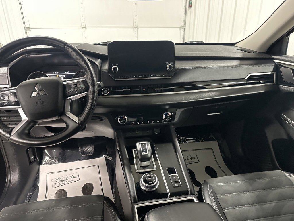 Used 2024 Mitsubishi Outlander AWD image 14