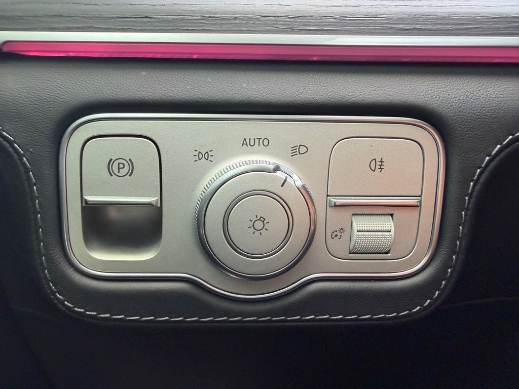 Used 2024 Mercedes-Benz Maybach GLS 600 4MATIC image 33