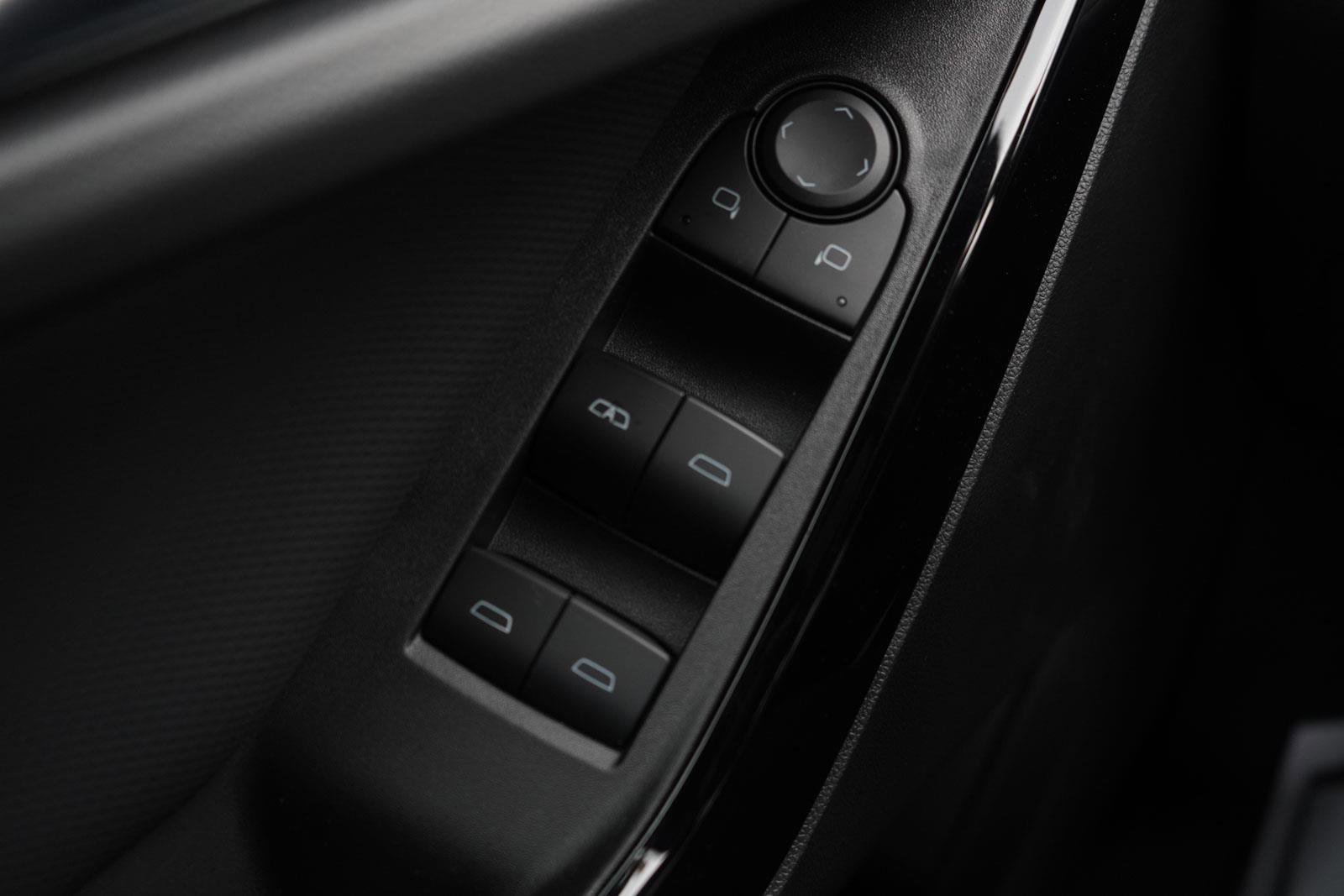 New 2025 Chevrolet Equinox LT w/ Safety and Technology Package image 18