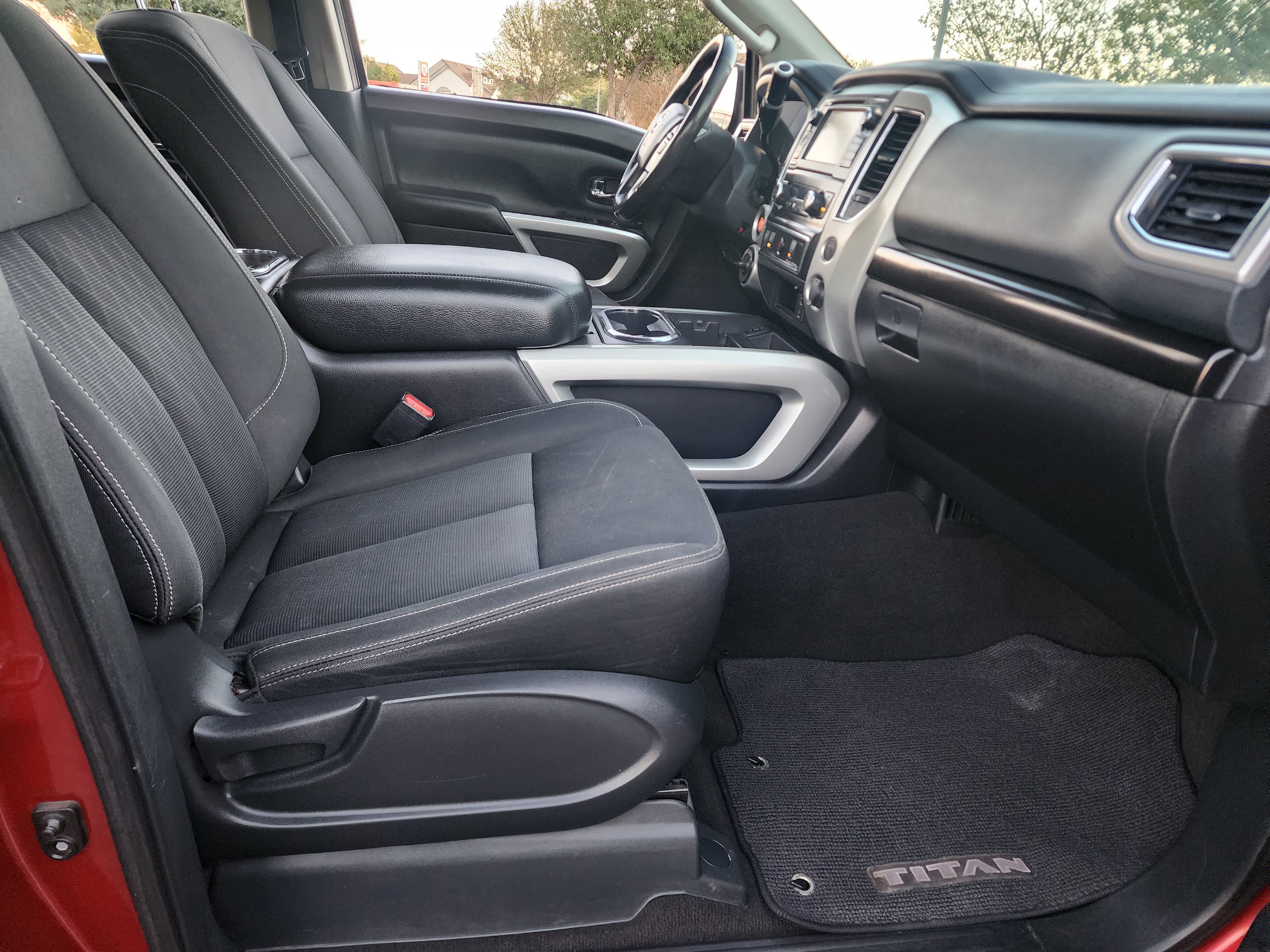 Used 2018 Nissan Titan SV w/ SV Convenience Package AWD/4WD image 12