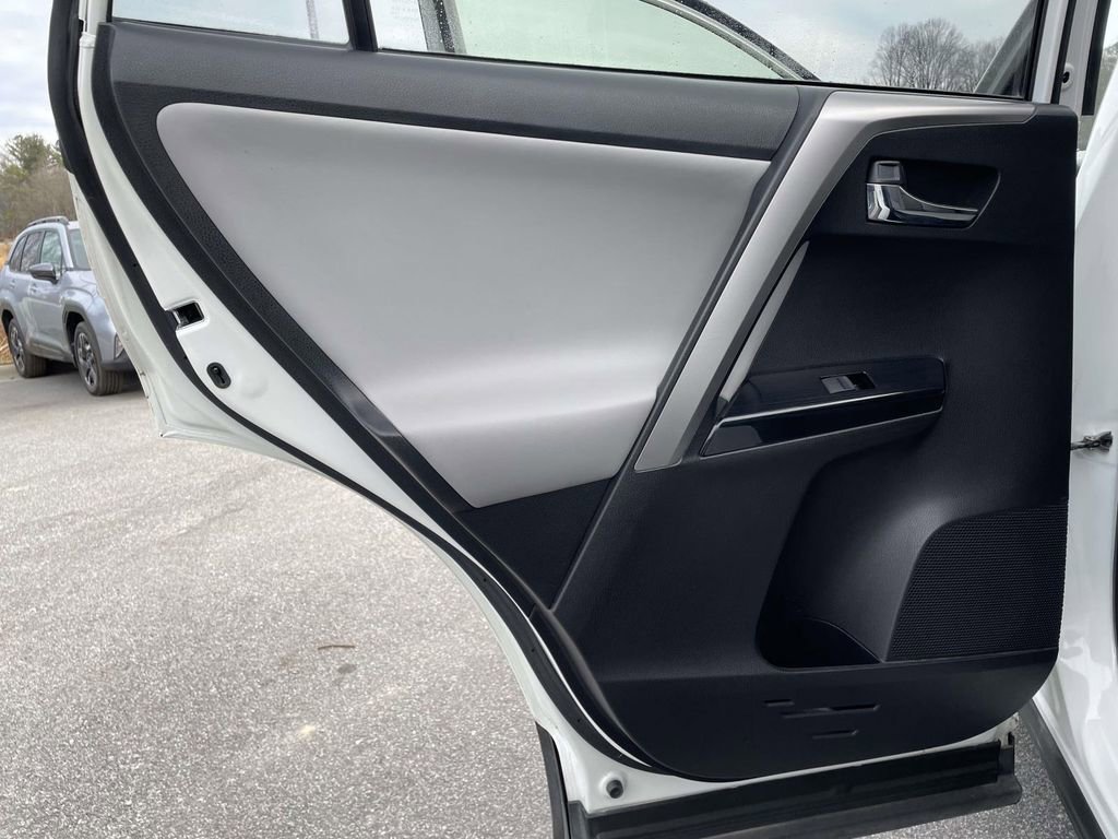 Used 2017 Toyota RAV4 Limited image 2