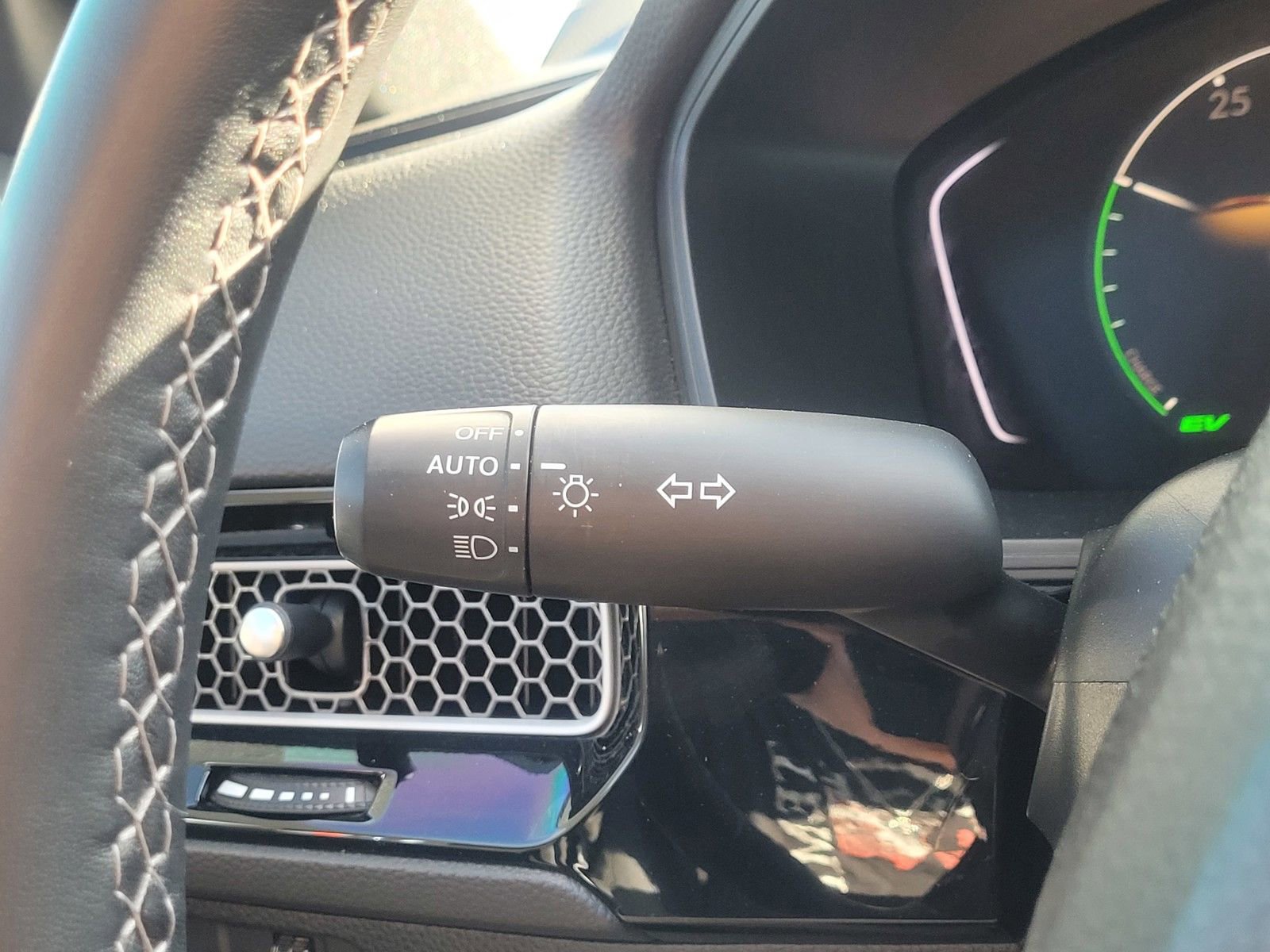 Used 2025 Honda Civic Sport image 22