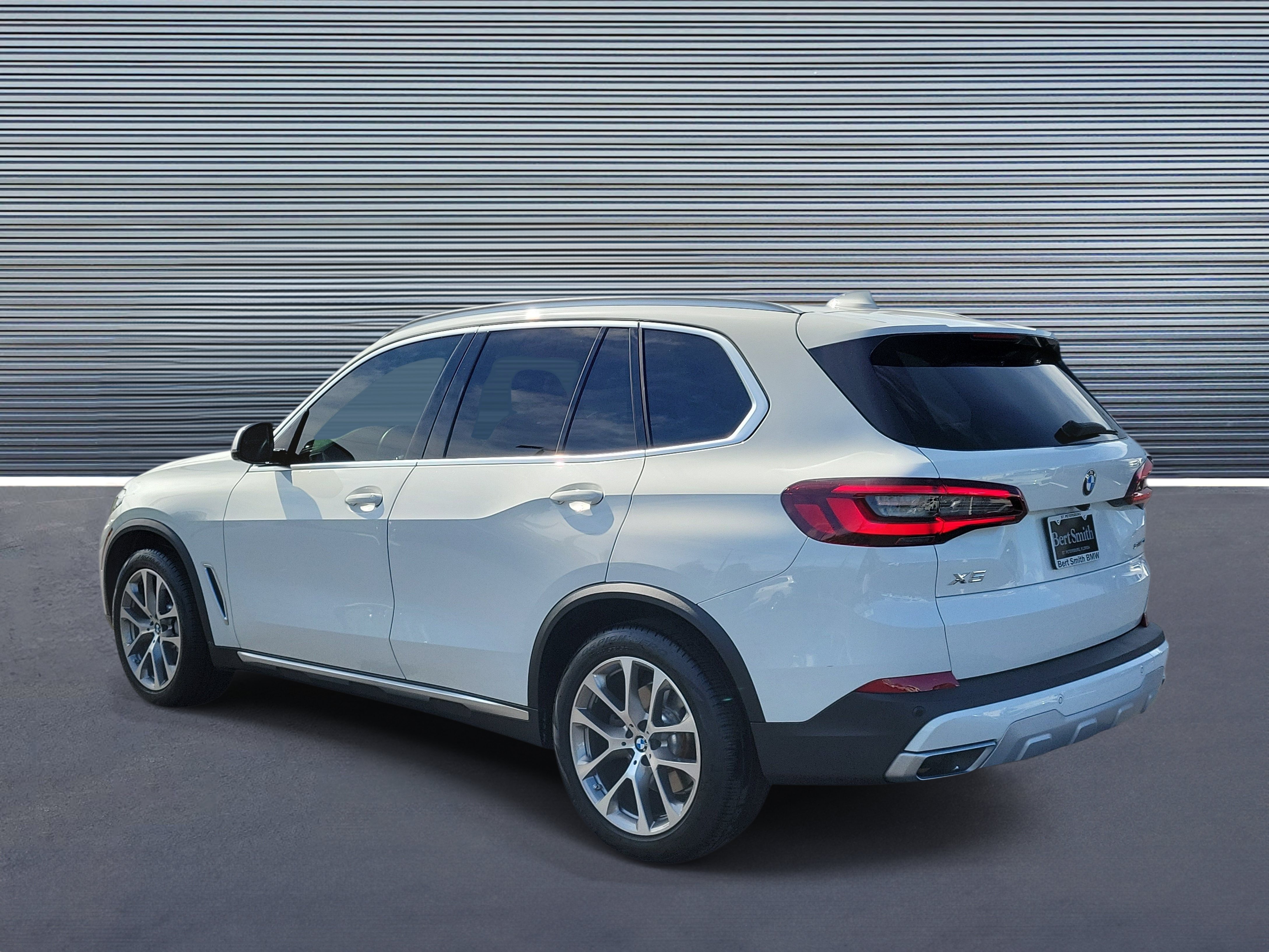 Used 2022 BMW X5 sDrive40i w/ Premium Package RWD image 4