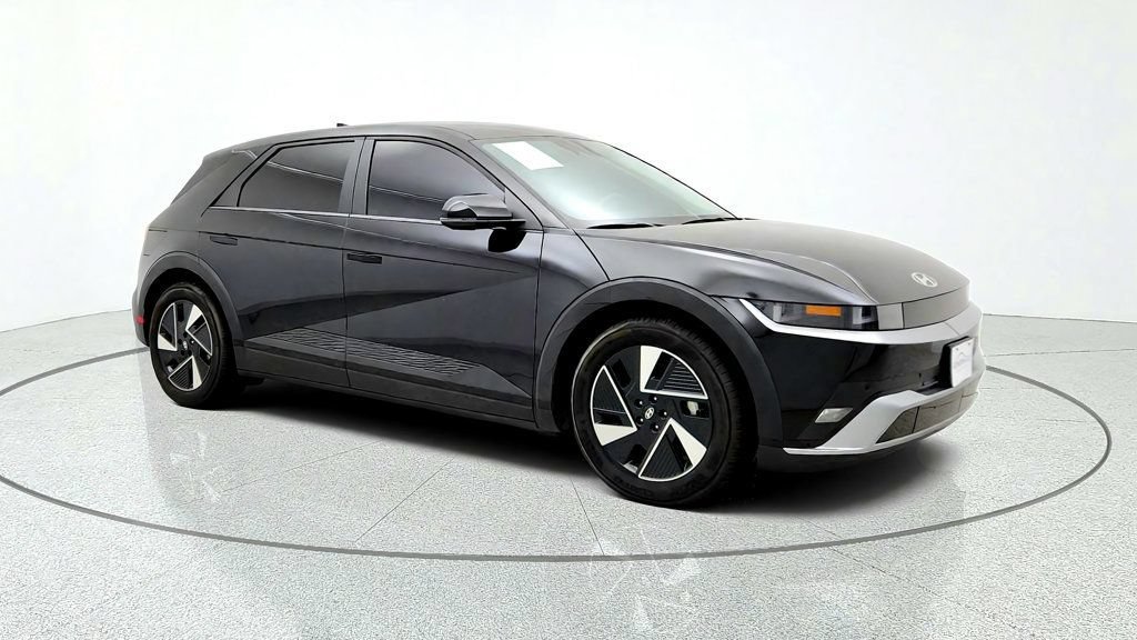 Used 2025 Hyundai Ioniq 5 SE RWD image 3