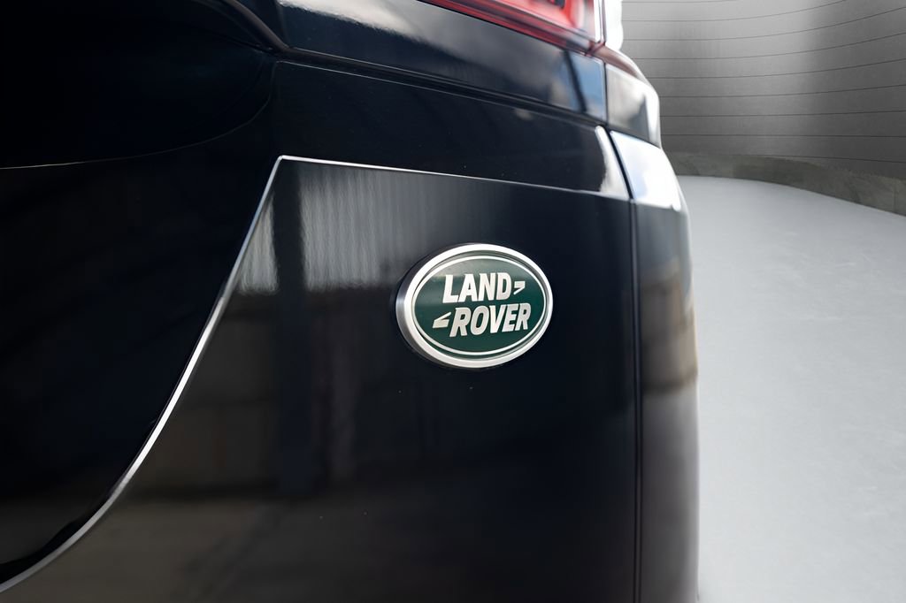 Used 2022 Land Rover Range Rover Evoque R-Dynamic S AWD/4WD image 19
