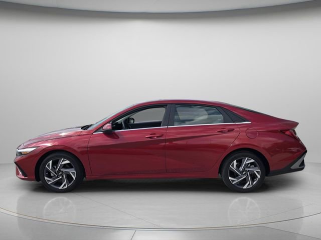 Certified 2025 Hyundai Elantra Limited FWD image 3