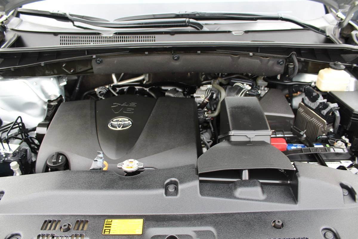 Used 2018 Toyota Highlander XLE AWD/4WD image 36