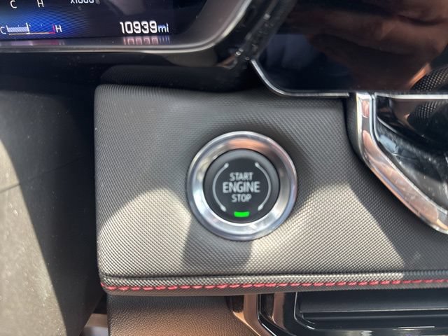 Used 2025 Chevrolet Colorado Z71 AWD/4WD image 17