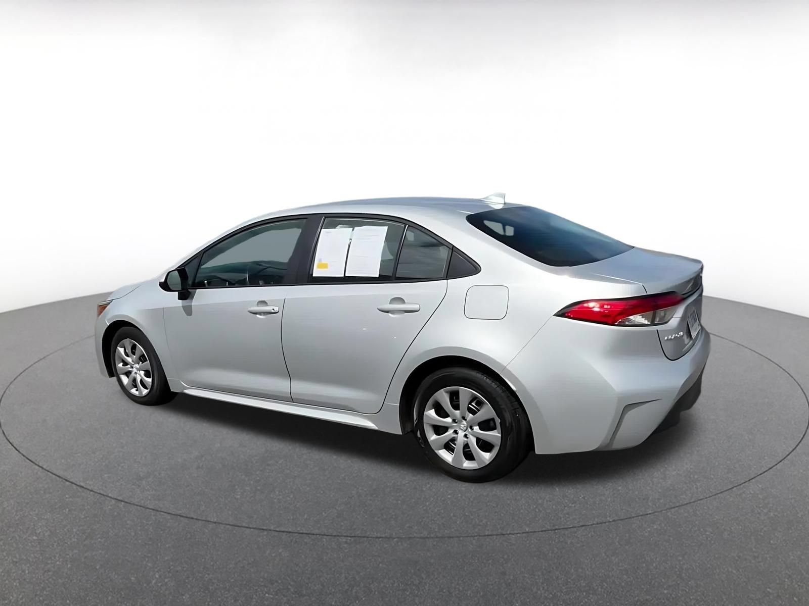 Used 2025 Toyota Corolla LE FWD image 10