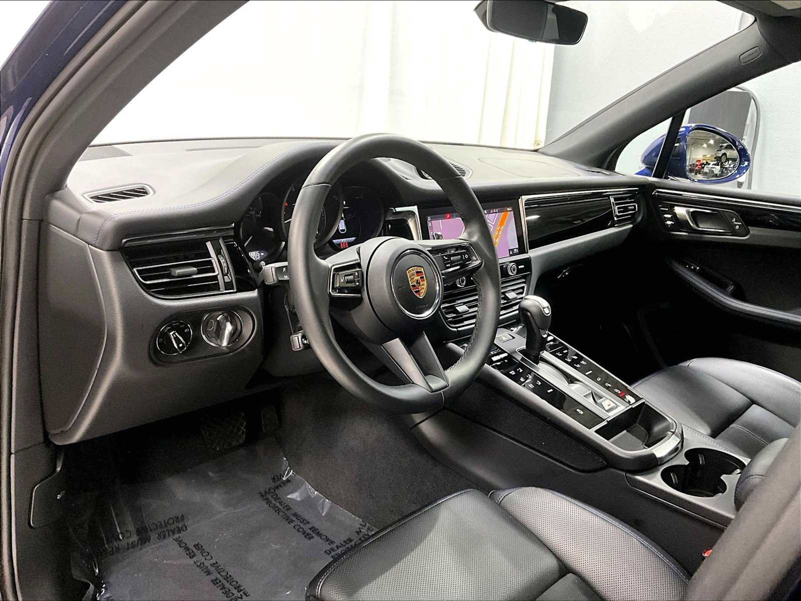 Used 2025 Porsche Macan image 7