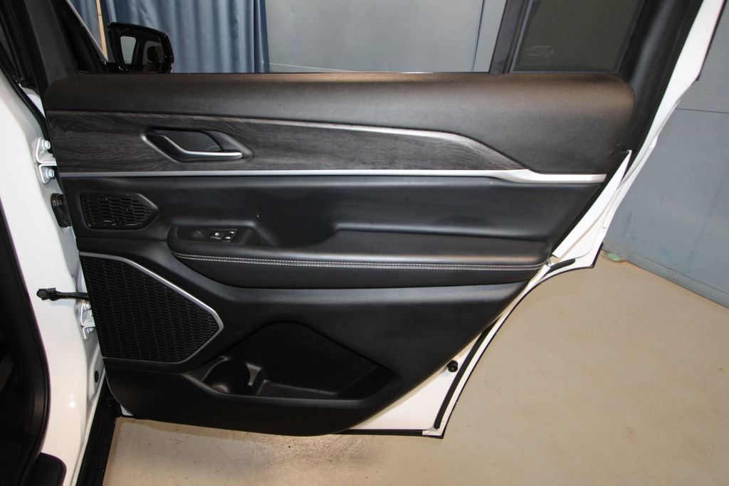 Used 2021 Jeep Grand Cherokee L Limited image 28