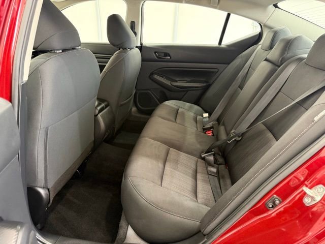 Used 2025 Nissan Altima 2.5 SV FWD image 15