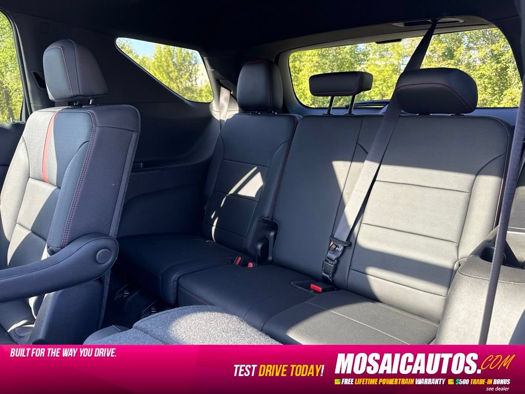 Used 2026 Chevrolet Traverse RS AWD/4WD image 7