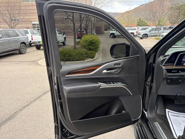 Used 2022 Cadillac Escalade ESV Luxury AWD/4WD image 10