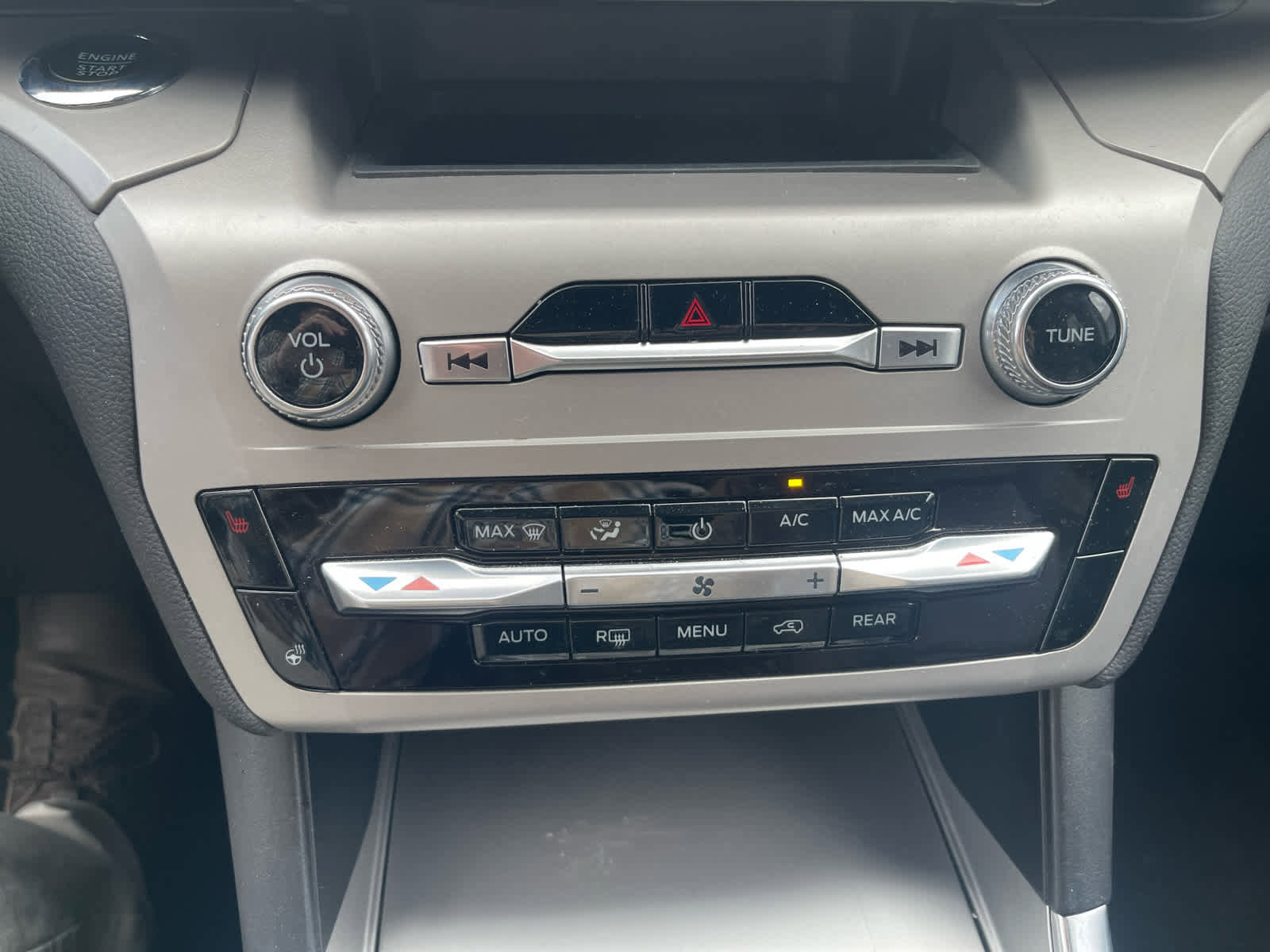 Certified 2022 Ford Explorer XLT w/ Equipment Group 202A image 14