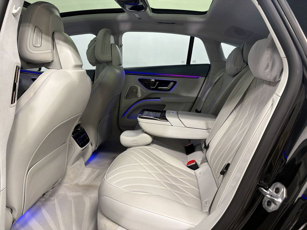 Used 2022 Mercedes-Benz EQS 580 4MATIC Sedan image 29