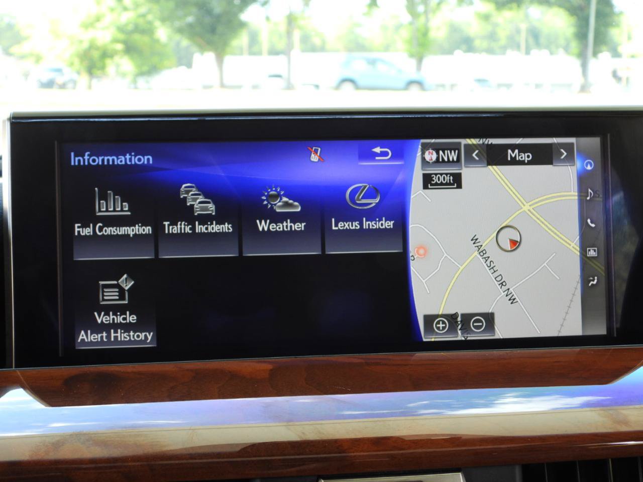 Used 2016 Lexus LX 570 4WD w/ 3rd Row & Luxury Pkg image 92
