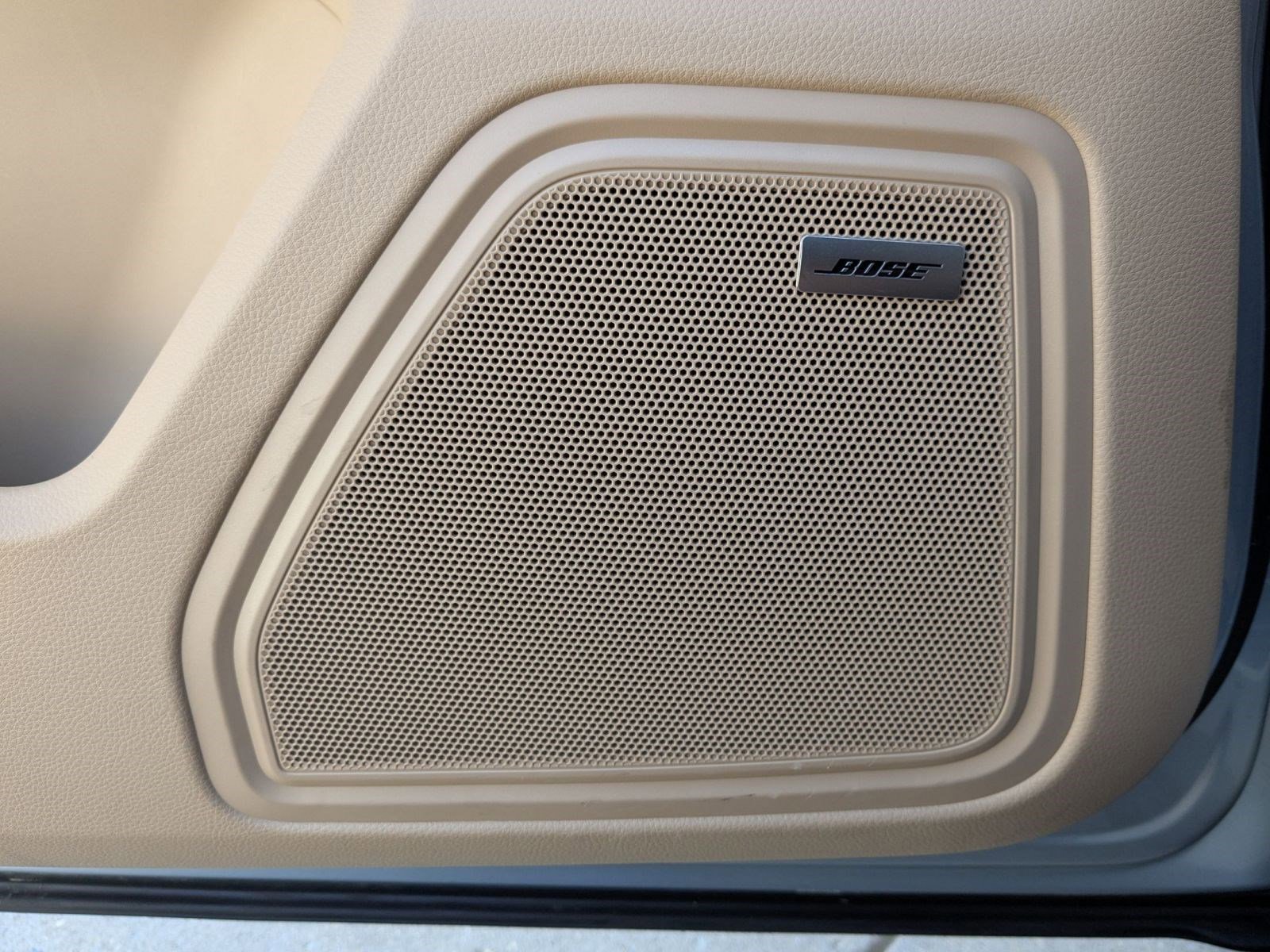 Certified 2025 Porsche Macan image 14