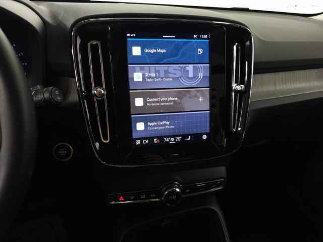 Certified 2025 Volvo XC40 B5 Core image 24