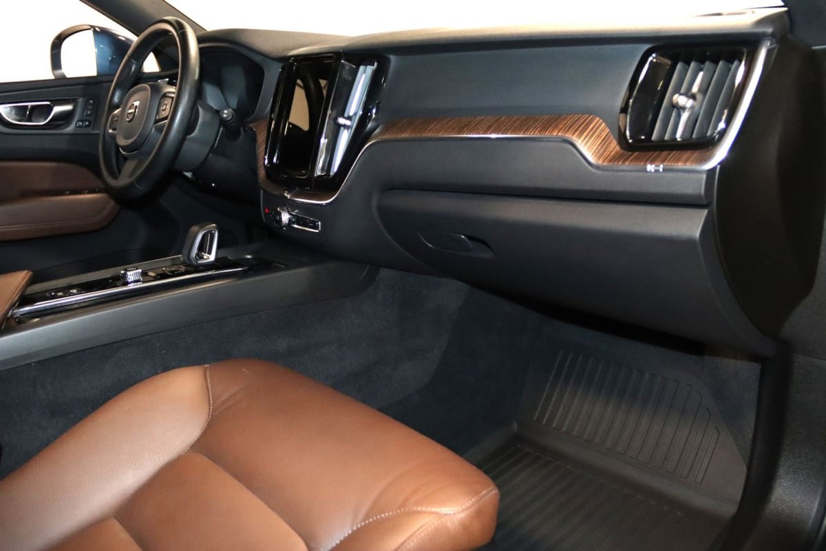 Used 2022 Volvo XC60 B5 Momentum w/ Advanced Package AWD/4WD image 55