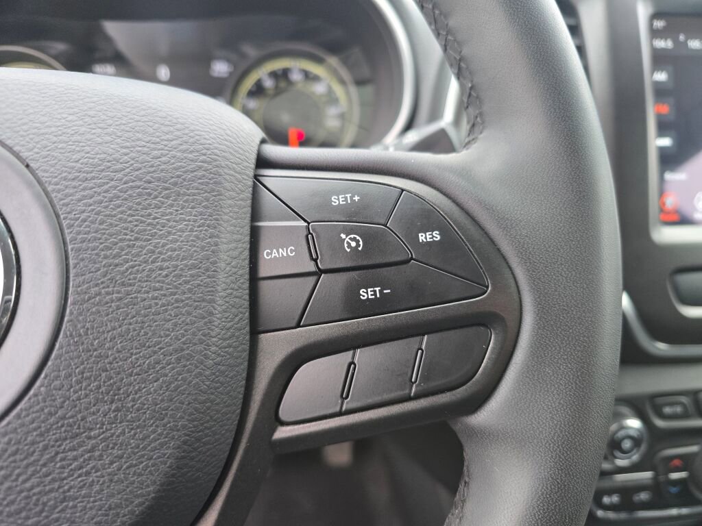 Used 2022 Jeep Cherokee Trailhawk w/ Trailer Tow Group image 27