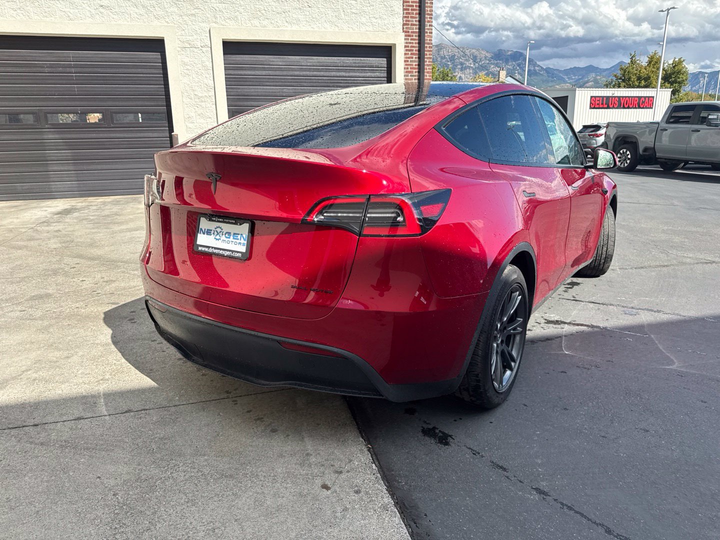 Used 2025 Tesla Model Y Long Range AWD/4WD image 8