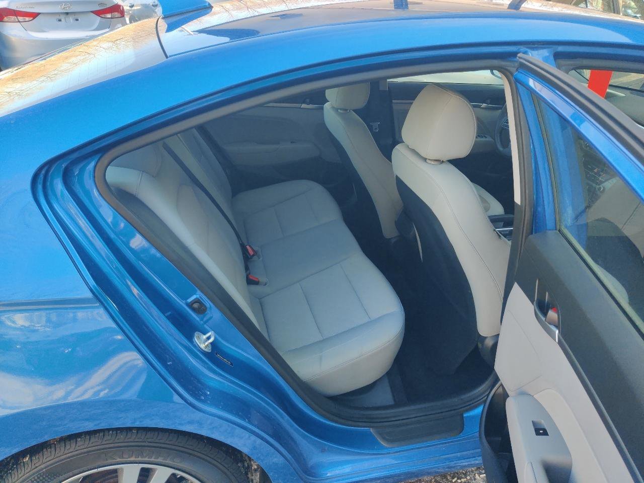 Used 2017 Hyundai Elantra SE image 13