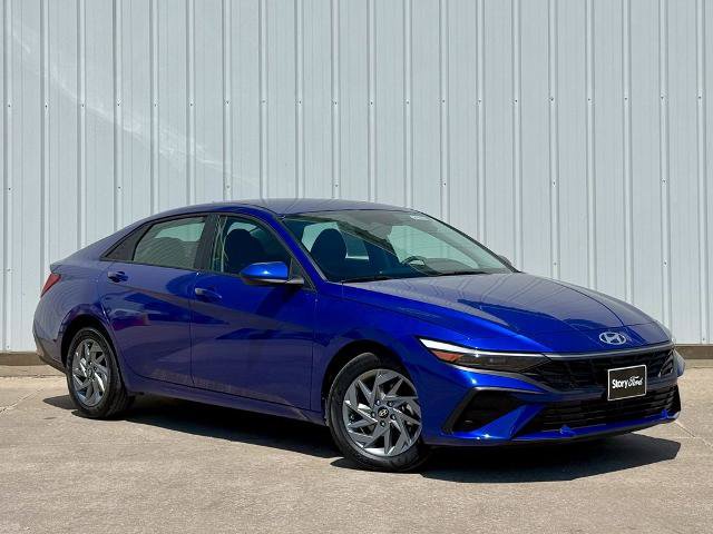 Used 2025 Hyundai Elantra Hybrid FWD image 8