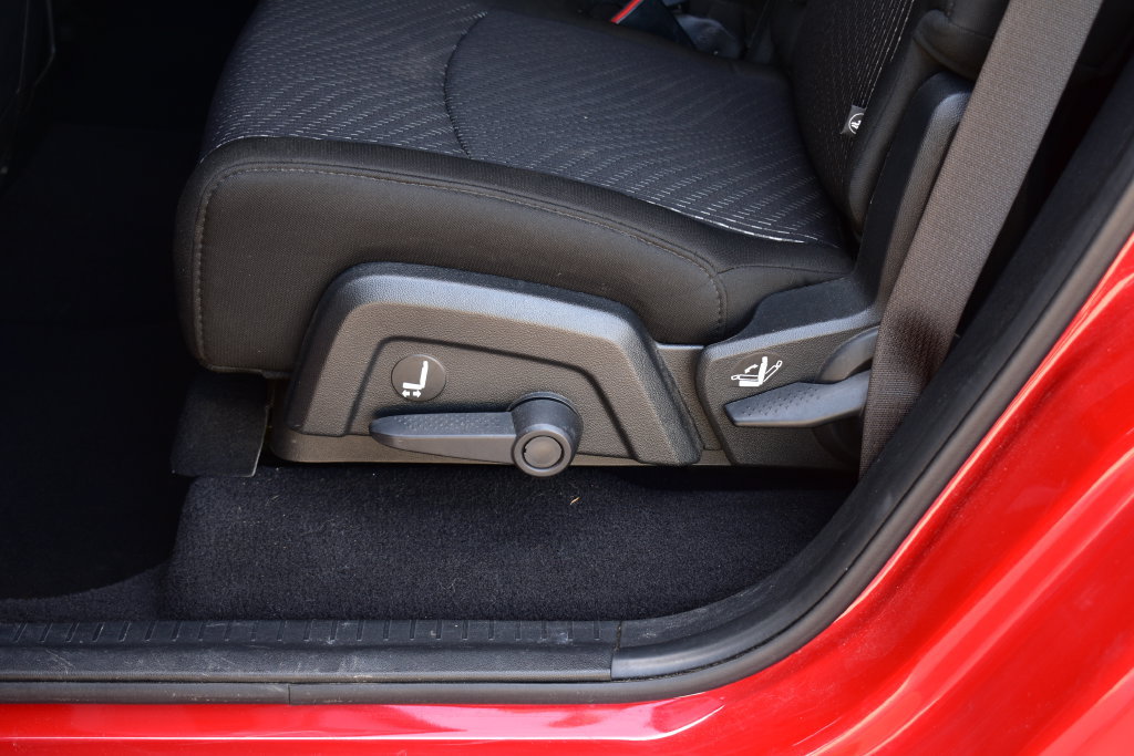 Used 2020 Dodge Journey SE w/ SE Popular Equipment Group FWD image 22