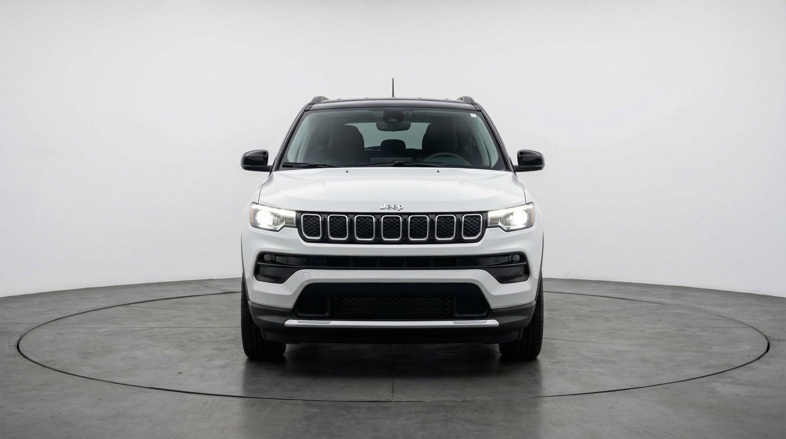 Used 2025 Jeep Compass Limited AWD/4WD image 2