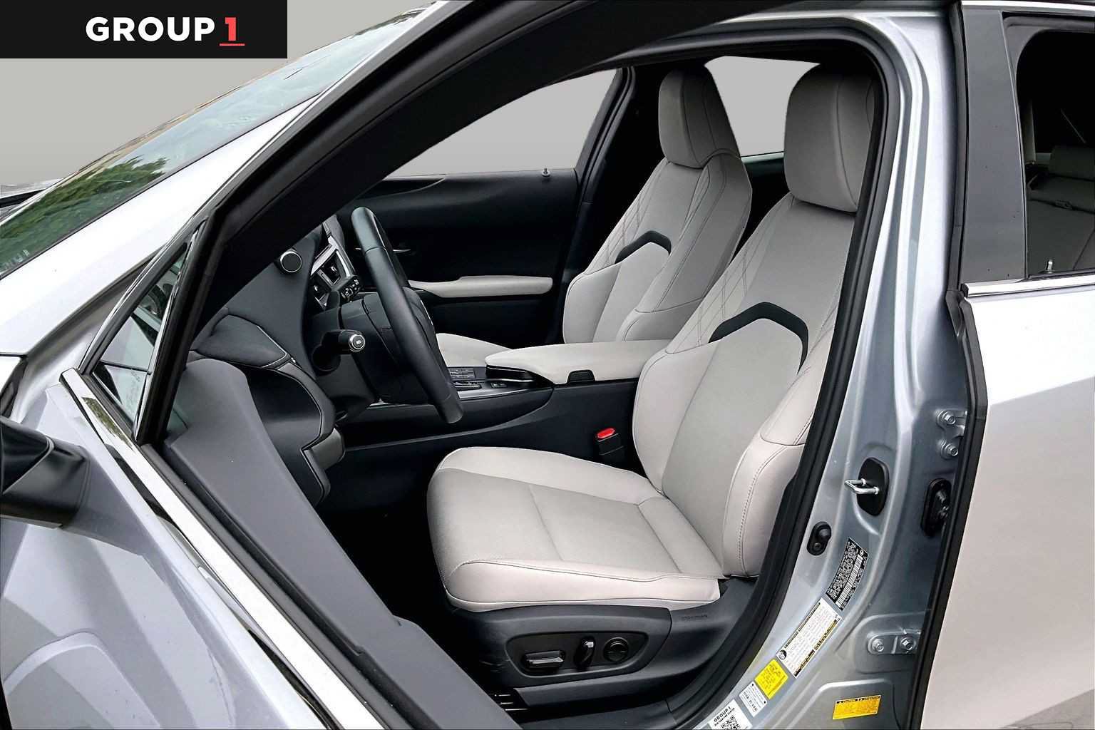 Certified 2025 Lexus UX 300h FWD w/ Accessory Package (Z1) image 7